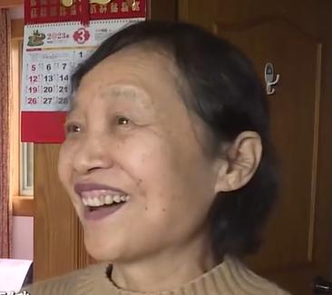 DƬ